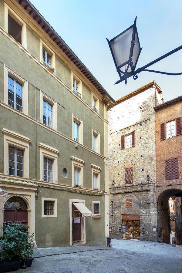 Bed and Breakfast Residenza D'Epoca Le Aquile à Sienne Extérieur photo